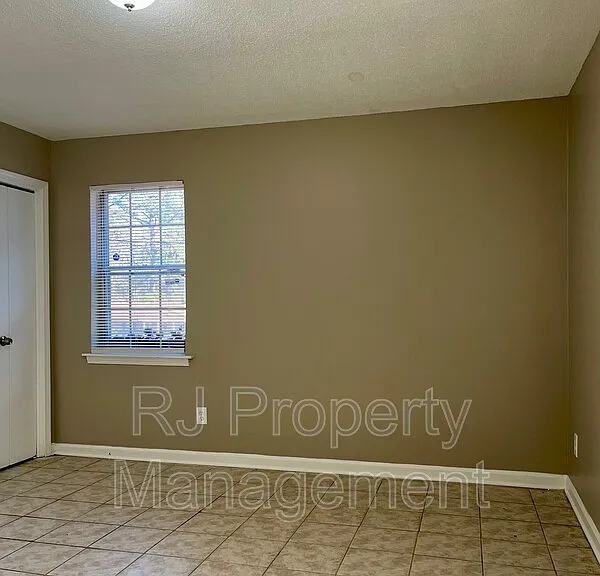 4211 Lansdowne Dr — Photo 20