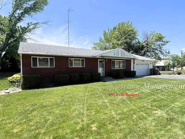 1498 E Pioneer Rd — Photo 3