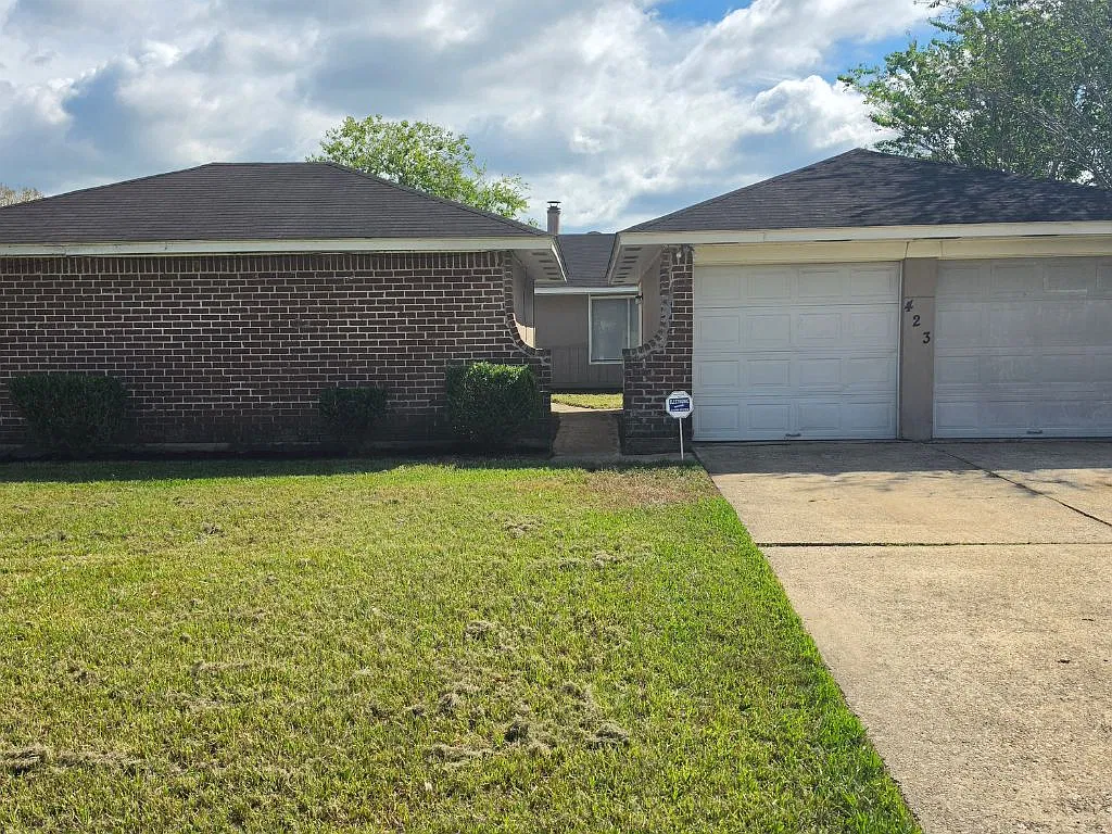 423 N Compass Rose Circle, Crosby — Photo 1