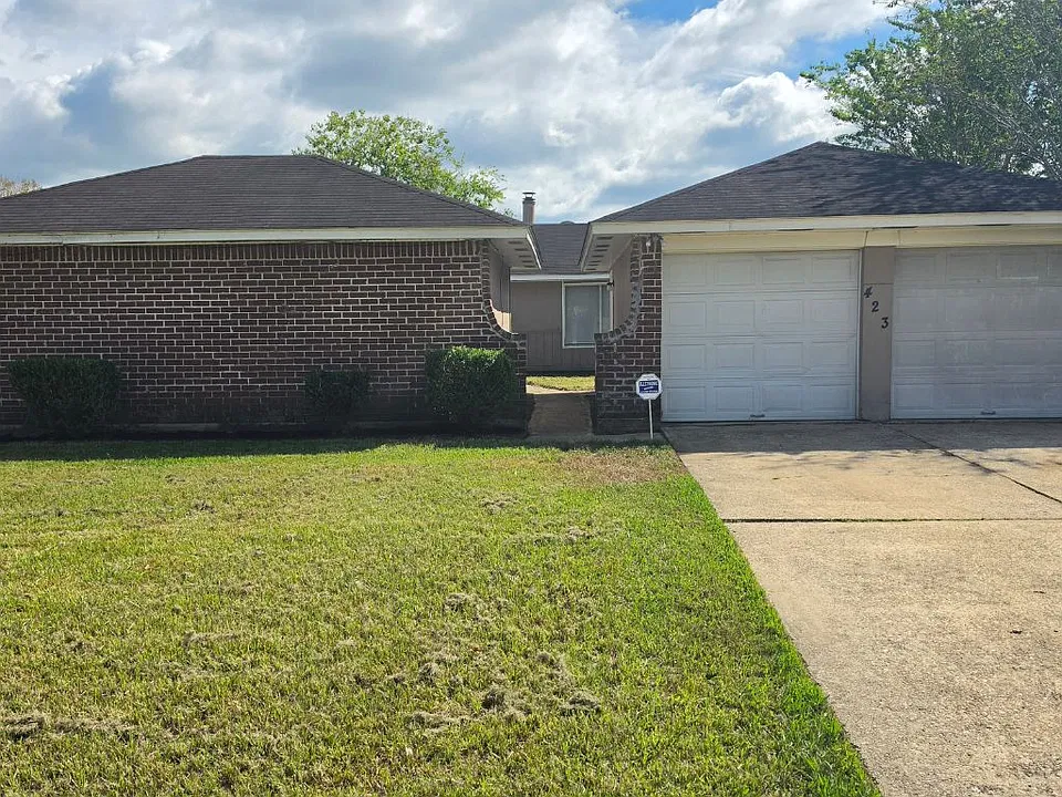 423 N Compass Rose Cir