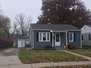 2138 Oak St, Bettendorf, IA