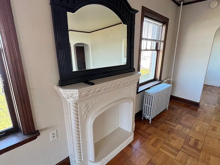Broadmoor — Photo 18