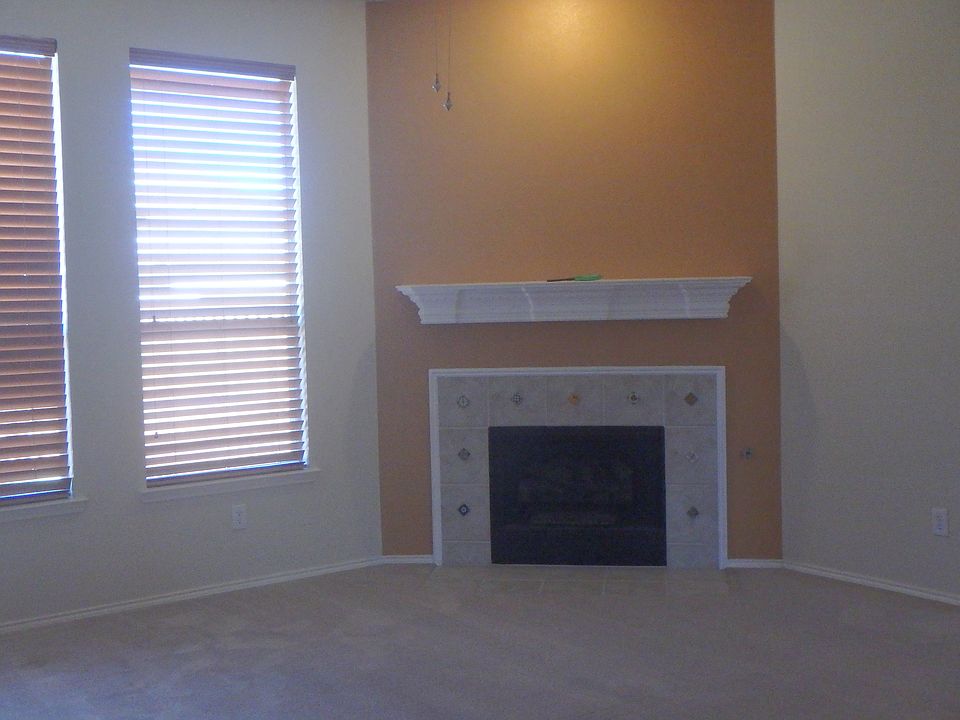 1st image of 1613 Broadmoor Dr