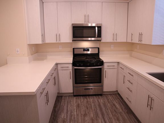 5th image of 10821 Portico Cir