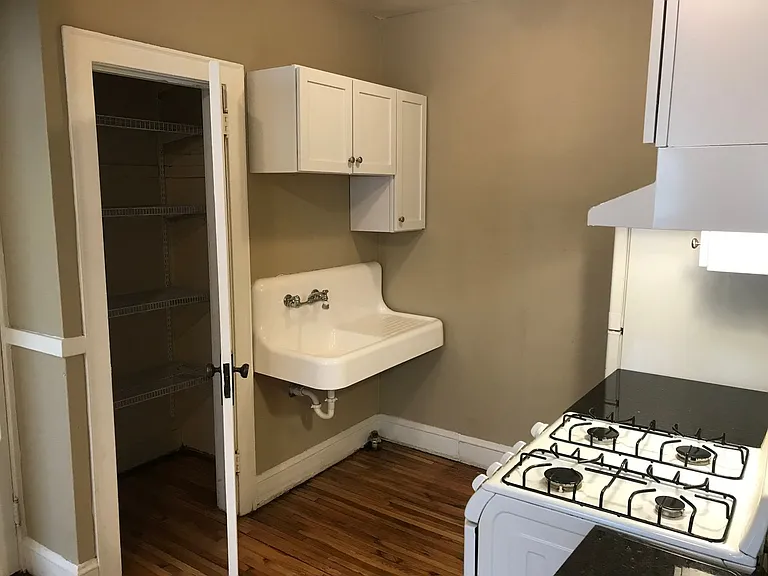 451 Fairview Ave N — Photo 4