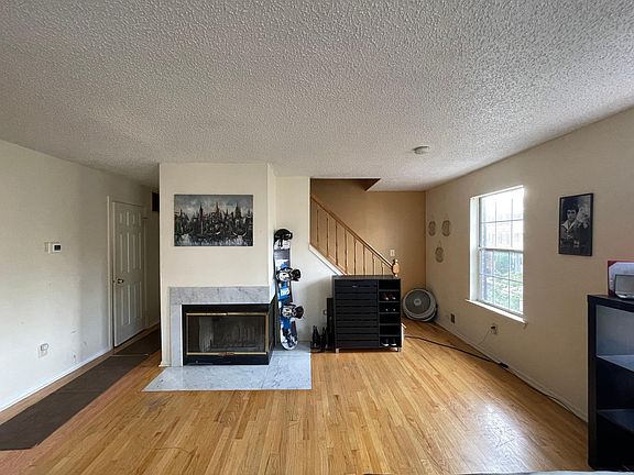 living room what working fireplace