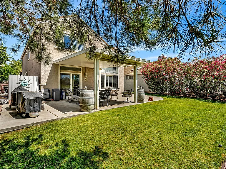 2451 Cherry Hills Dr — Photo 40