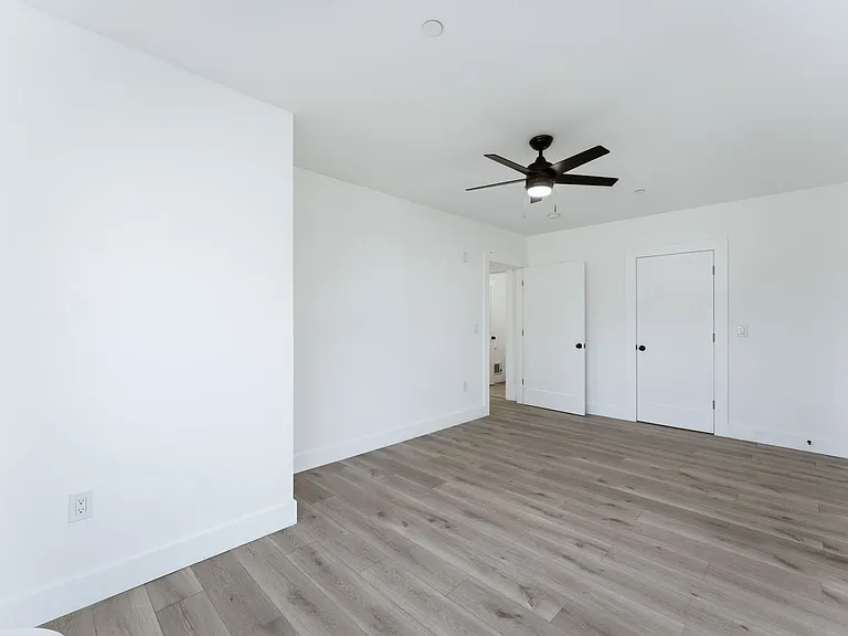 Shepherds Lane Commons — Photo 22