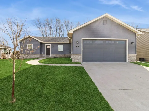 208 Summit Dr, Story City, IA 50248