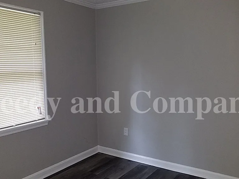 893 Linwood Rd — Photo 5