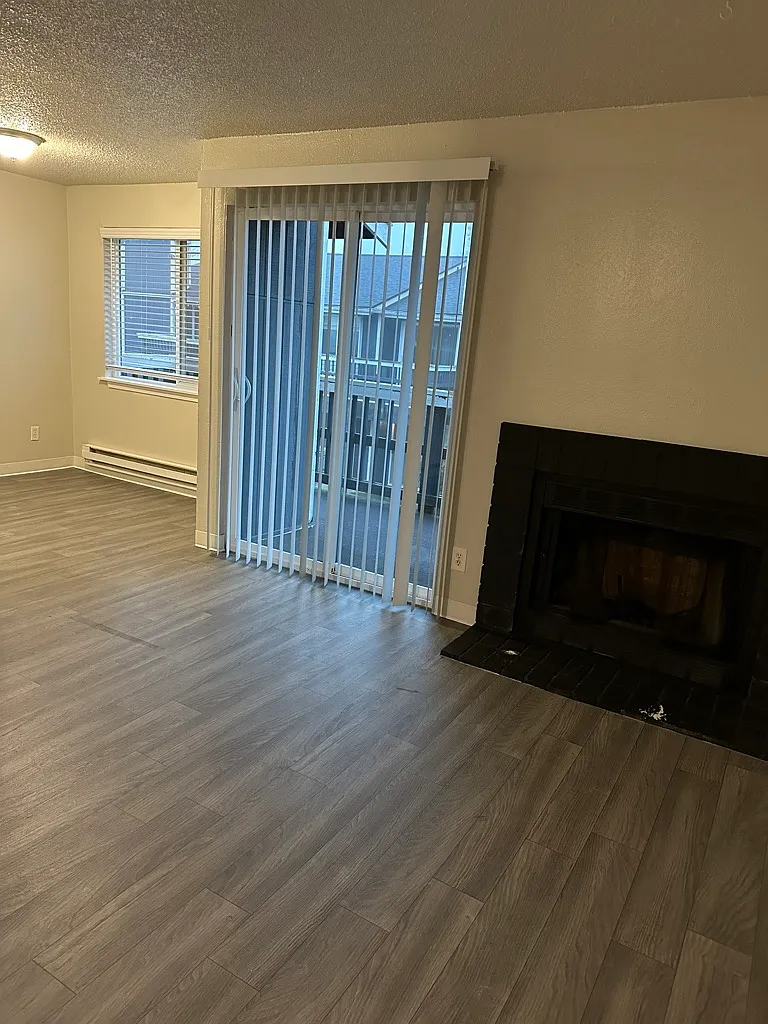 1 bed, 695 sqft, $1,295 — Photo 1