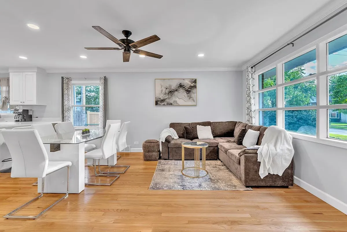 3 bed, 1.5 bath, 1480 sqft, $9,900 — Photo 2
