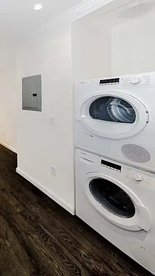 Rented by Avenues Real Estate | media 9