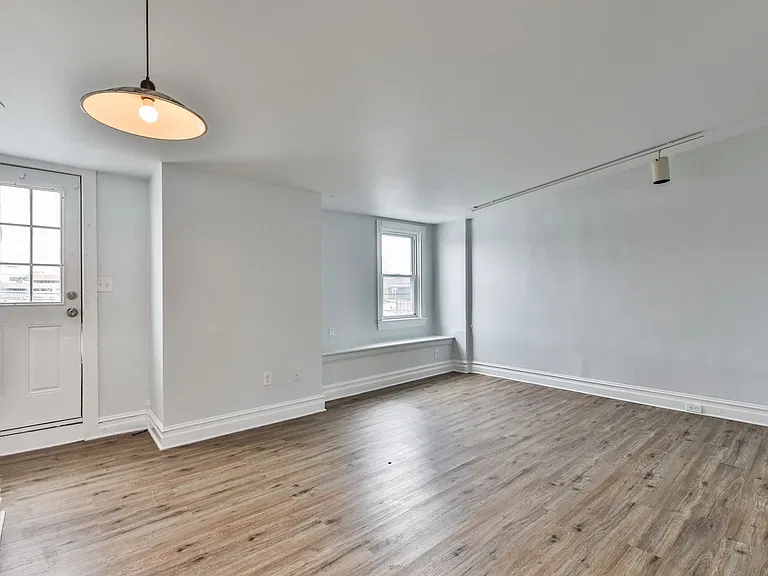 39 N 11th St — Photo 15