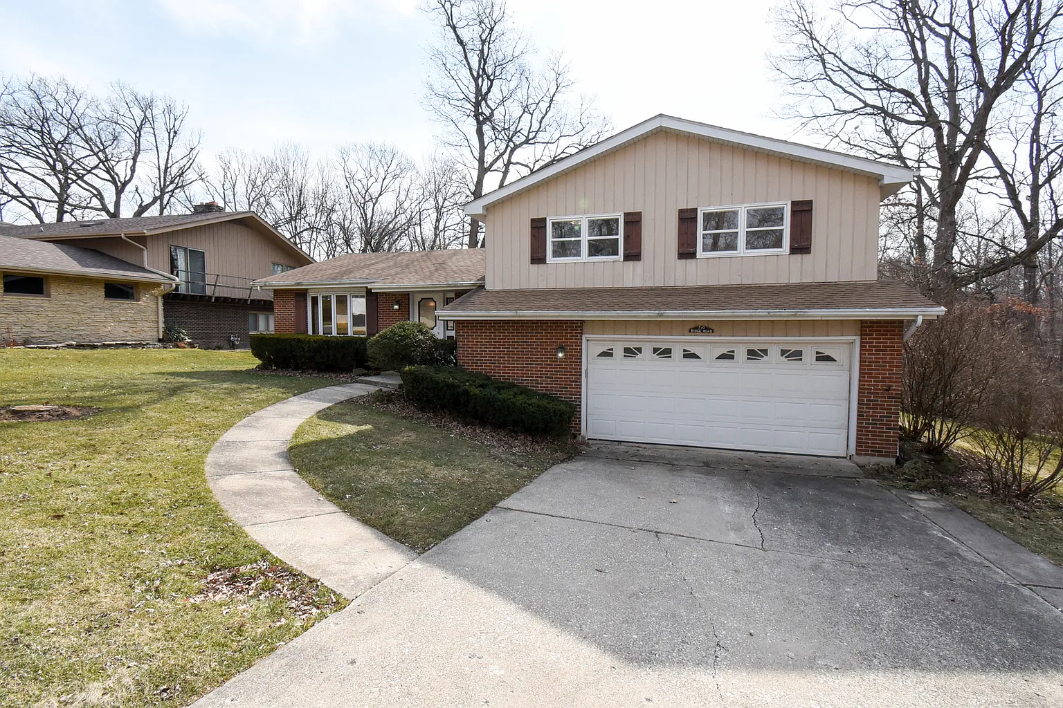 730 Ridge Rd photo 1