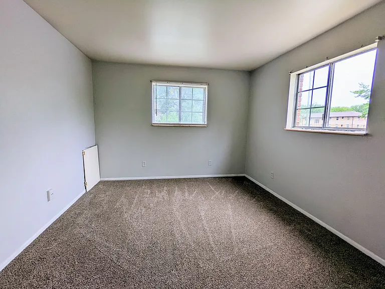 2430 Albany St — Photo 24