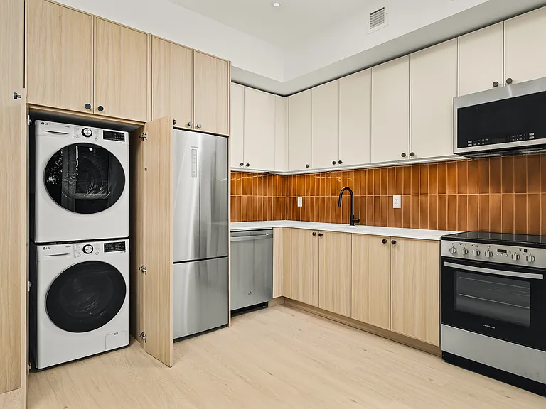 733 Lincoln Pl #1506 — Photo 3