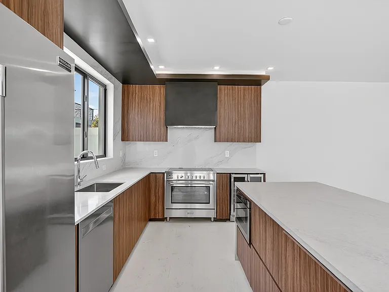 4420 SW 32nd Ave — Photo 9