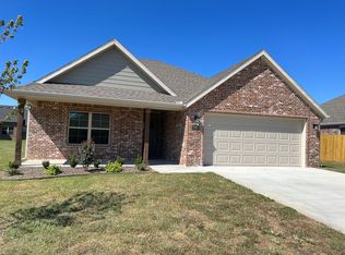 995 Madden St, Tontitown, AR 72762