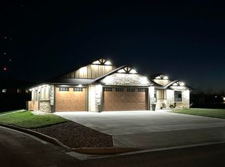 2015 Quiett Ln, Mitchell, SD 57301