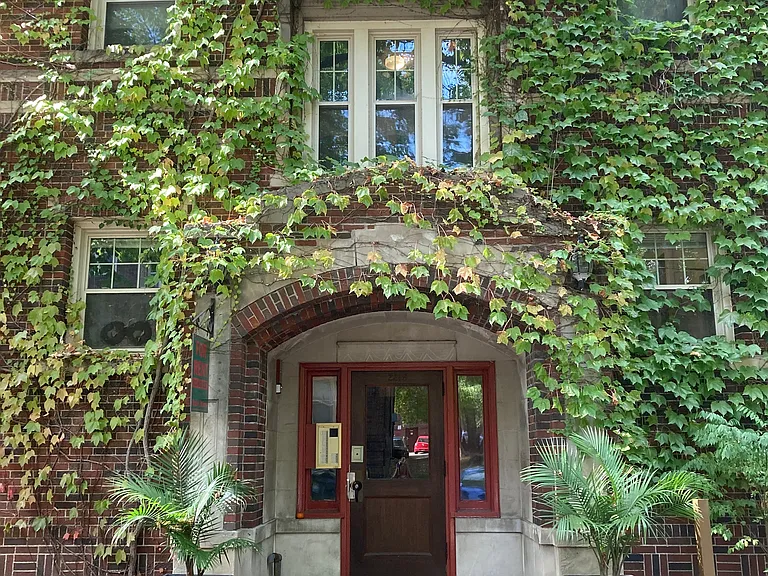 1 bed, 1.0 bath, 700 sqft, $1,195 — Photo 1