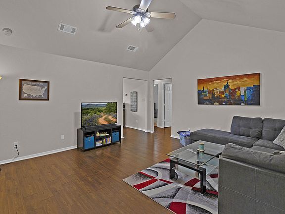 3rd image of 535 Live Oak Drive