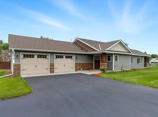 1015 Winsome Way NW, Isanti, MN 55040