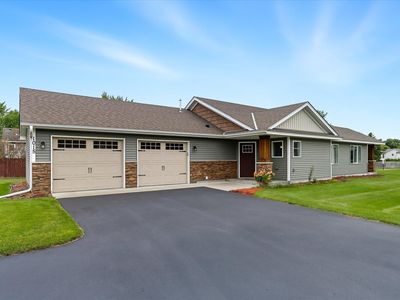 1015 Winsome Way NW, Isanti, MN, 55040