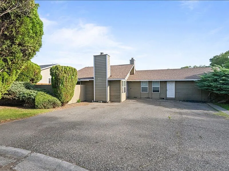 2 bed, 1.0 bath, 864 sqft, $1,550 — Photo 2