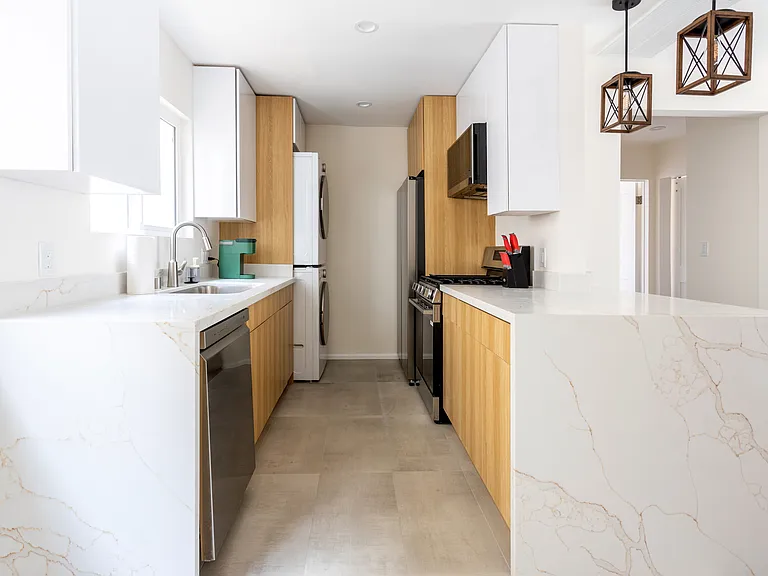12422 Pacific Ave #3 — Photo 2