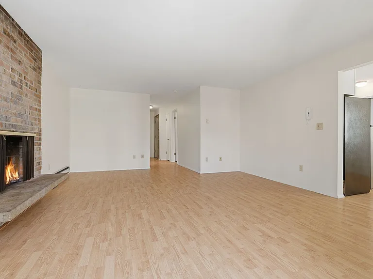 1408 Queen Anne Ave N — Photo 17