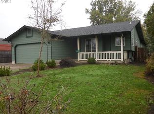 552 N 6th St, Harrisburg, OR 97446