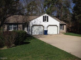 18159 Mohawk Dr, Spring Lake, MI 49456