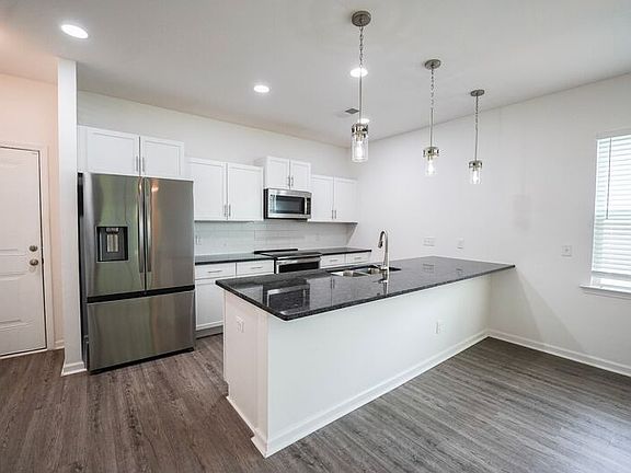 4th image of 24 Crown Ct