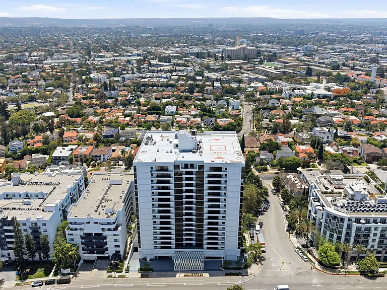 10660 Wilshire Blvd #805 — Photo 71