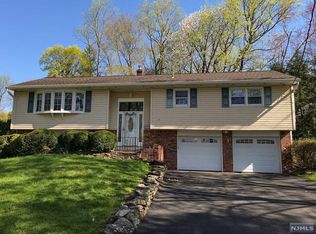 3 Villa Ct, Park Ridge, NJ 07656