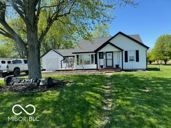 5825 Blue Bluff Rd, Martinsville, IN 46151