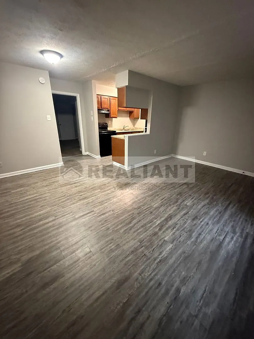 1 bed, 1.0 bath, 600 sqft, $745 — Photo 2