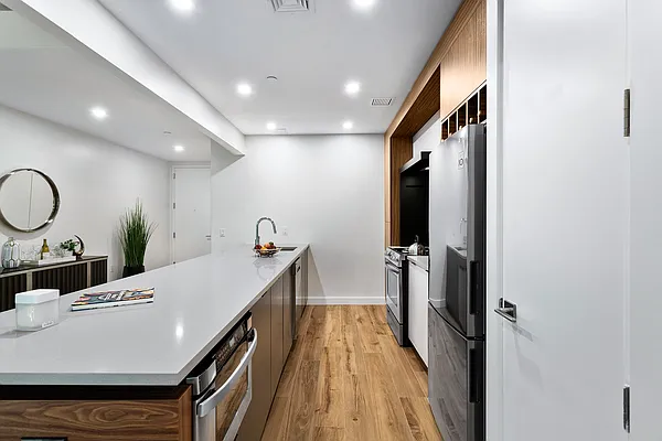 Rented by Safdie Realty Group | media 9