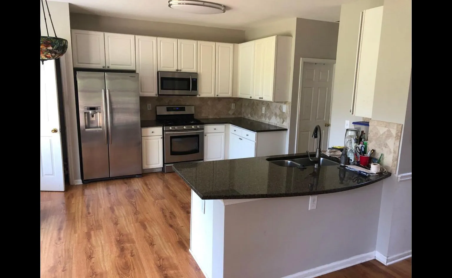 4 bed, 2.5 bath, 2319 sqft, $2,600 — Photo 2