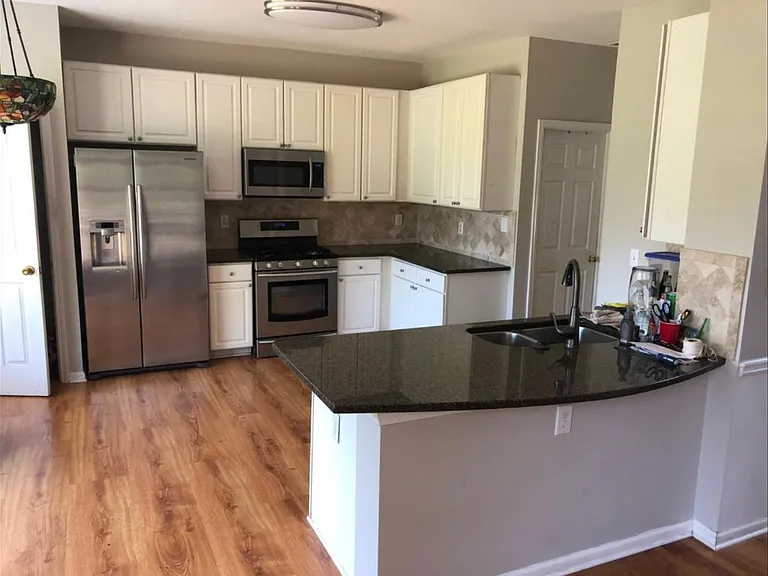 3208 Belford Dr — Photo 2