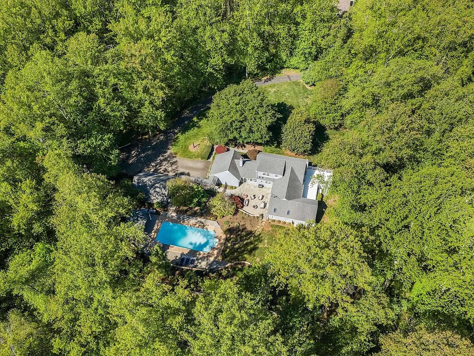 1st image of 235 Willow Brook Rd