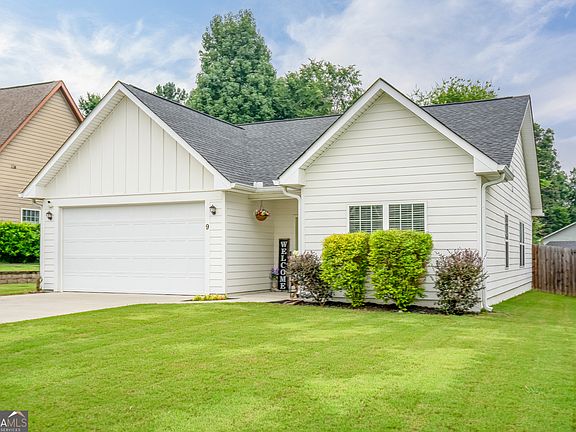 2nd image of 9 Applewood Dr NE