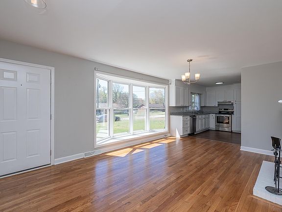 4th image of 101 Benjamin Ave