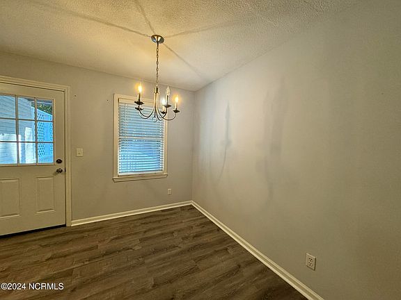 5th image of 4827 Long Branch Dr