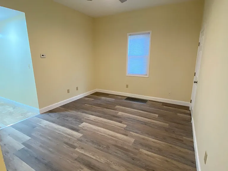 1445 Hunter Ave — Photo 9