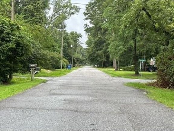 Exterior Neighborhood (street photo)