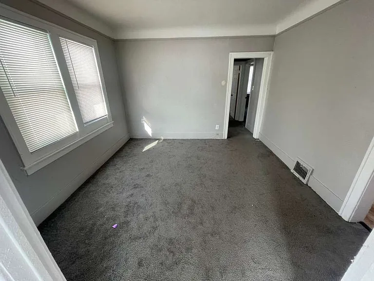 3812 W Grand St — Photo 3