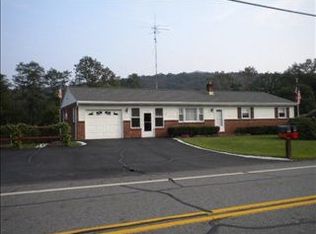 122 Pleasant Valley Rd, Pine Grove, PA 17963