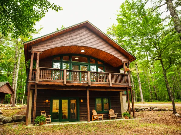 32 Seneca Trl, Jay, NY 12941